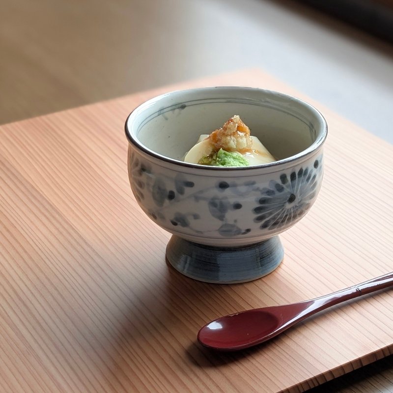 廻り菊高台小鉢 - 碗 - 陶 白色