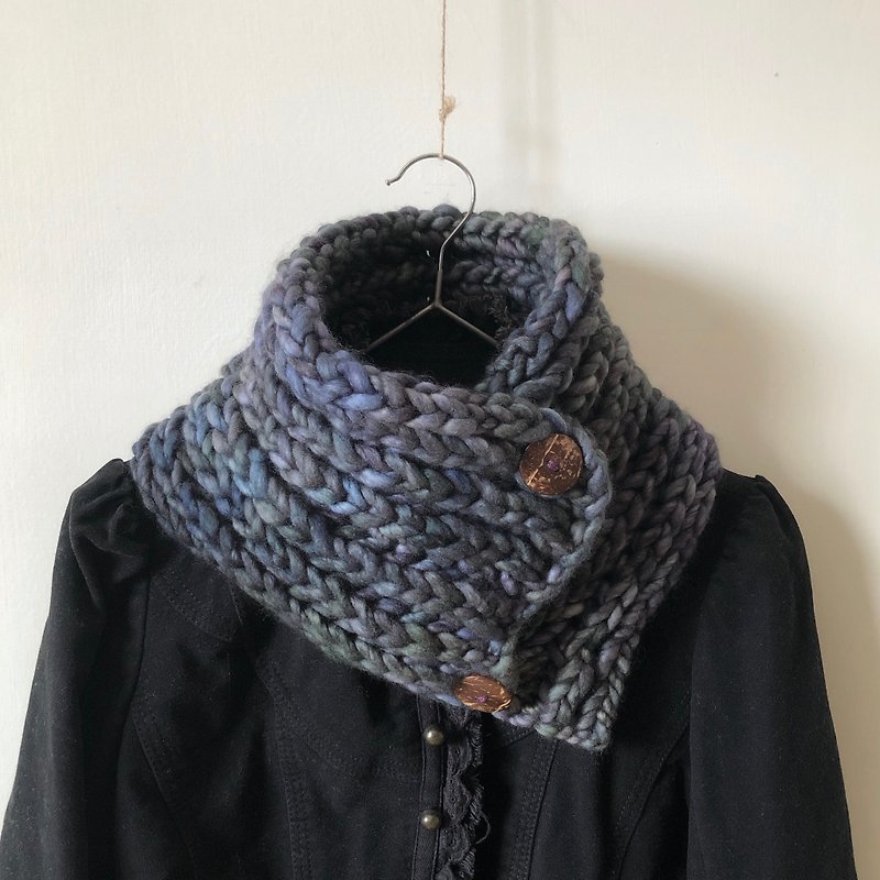 Warm whirring hand-woven 100% Merino wool hand dyed short scarf Paris night - ผ้าพันคอถัก - ขนแกะ หลากหลายสี