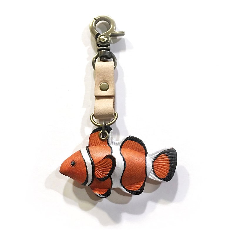 Original animal series clown fish (anemone fish) three-dimensional real-size pendant leather goods leather carving - พวงกุญแจ - หนังแท้ สีส้ม