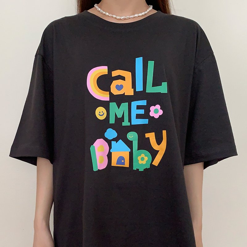 Sunblush - เสื้อ Oversized สกรีนลาย Call Me Baby - เสื้อยืดผู้หญิง - ผ้าฝ้าย/ผ้าลินิน ขาว