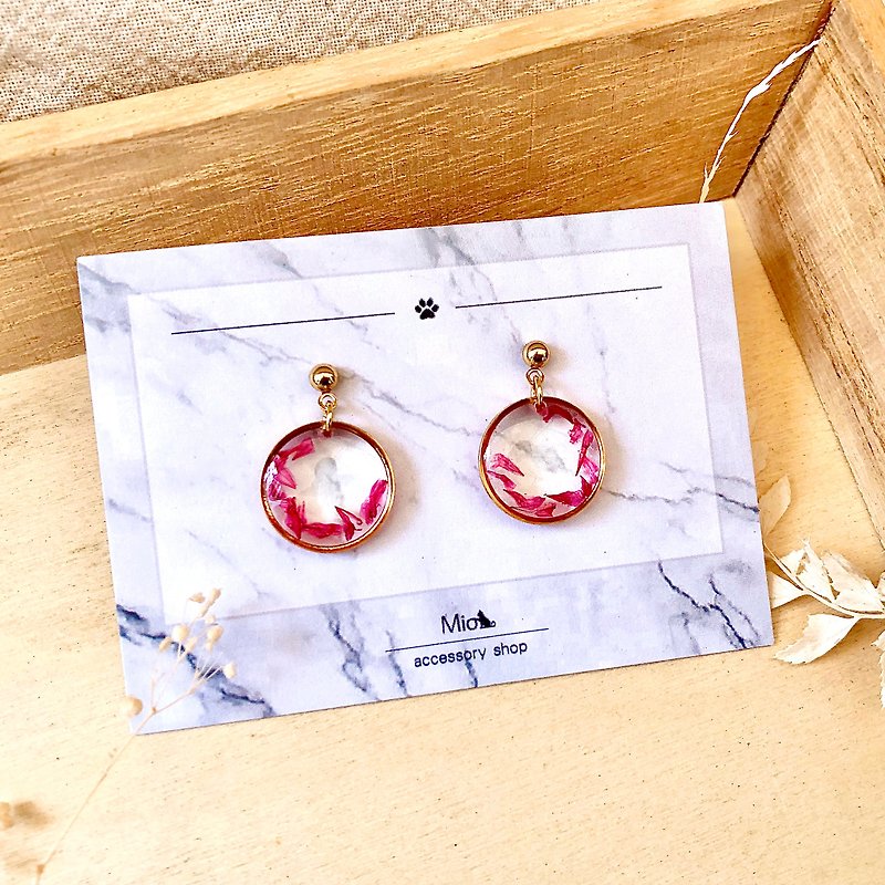 [Flower Crescent Moon] Crimson Dried Flower Series Earrings (Clip-On can be changed) - Earrings & Clip-ons - Other Materials Red