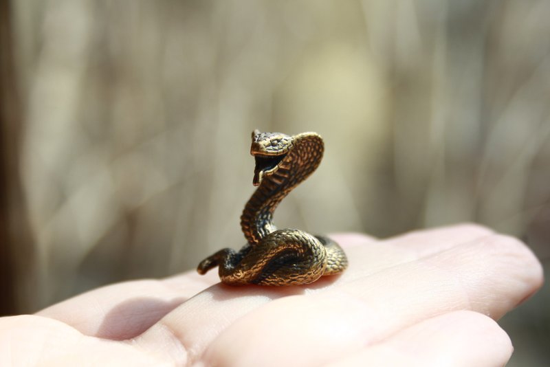 Snake cobra  - miniature statuette of bronze, metal figurine - 擺飾/家飾品 - 銅/黃銅 