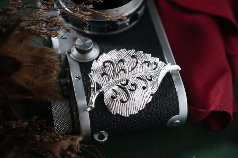【老飾品/西洋老件】VINTAGE美國Gerrys銀色小捲葉古著胸針 - 心口針/胸針 - 其他金屬 銀色