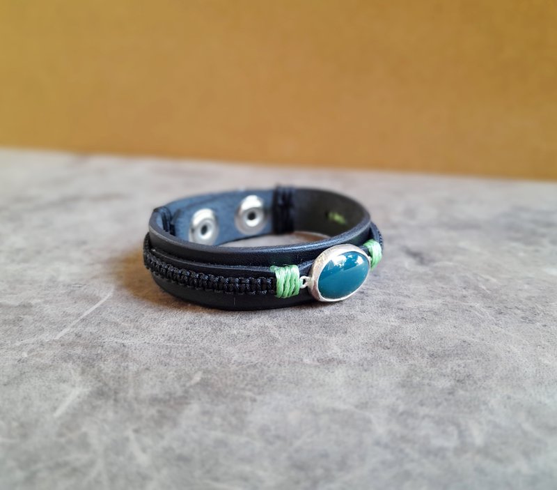 Natural Dark Green Aventurine Black Leather Bracelet on Sterling Silver Pedant - สร้อยข้อมือ - หนังแท้ สีดำ