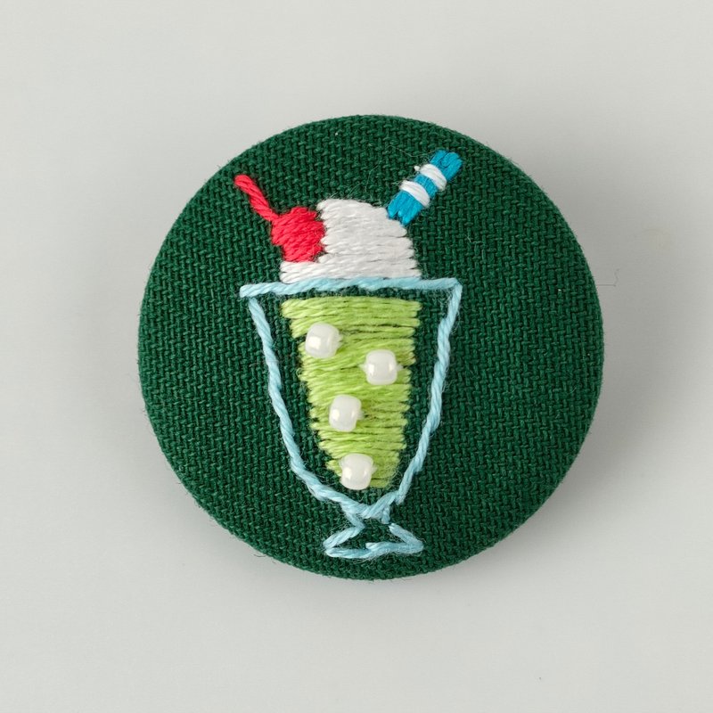 クリームソーダの刺繍ブローチ　メロンソーダ - 胸針 - 棉．麻 綠色