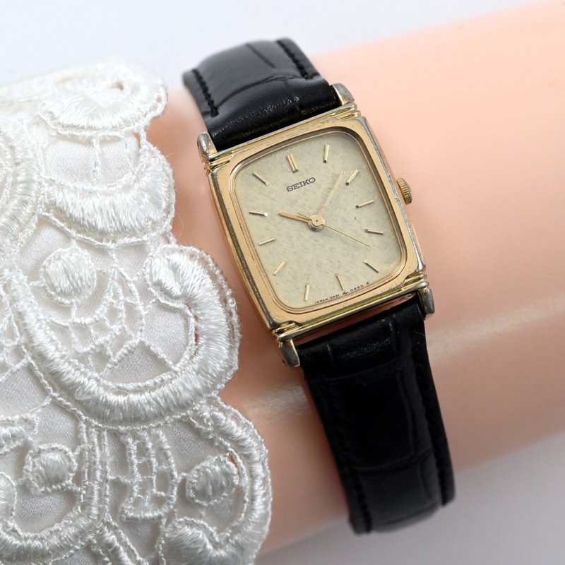 SEIKO 19mm Tank Shape Gold Tone Case QUARTZ Ref.2P21-5210 free shipping JAPAN - นาฬิกาผู้หญิง - สแตนเลส สีทอง