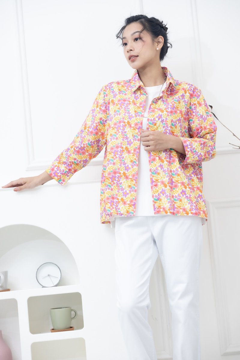 Pink and purple floral lapel shirt white - เสื้อเชิ้ตผู้หญิง - วัสดุอื่นๆ ขาว