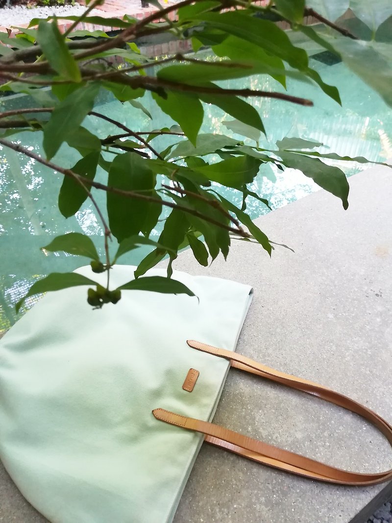 Mint Green Beach Tote Bag with Leather Strap - Casual Weekend Tote - กระเป๋าถือ - ผ้าฝ้าย/ผ้าลินิน สีเขียว