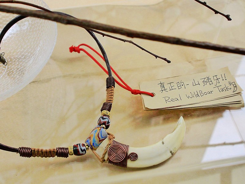 Domineering domineering wild boar real tooth necklace ultra-limited Aboriginal hunting - Necklaces - Genuine Leather Brown