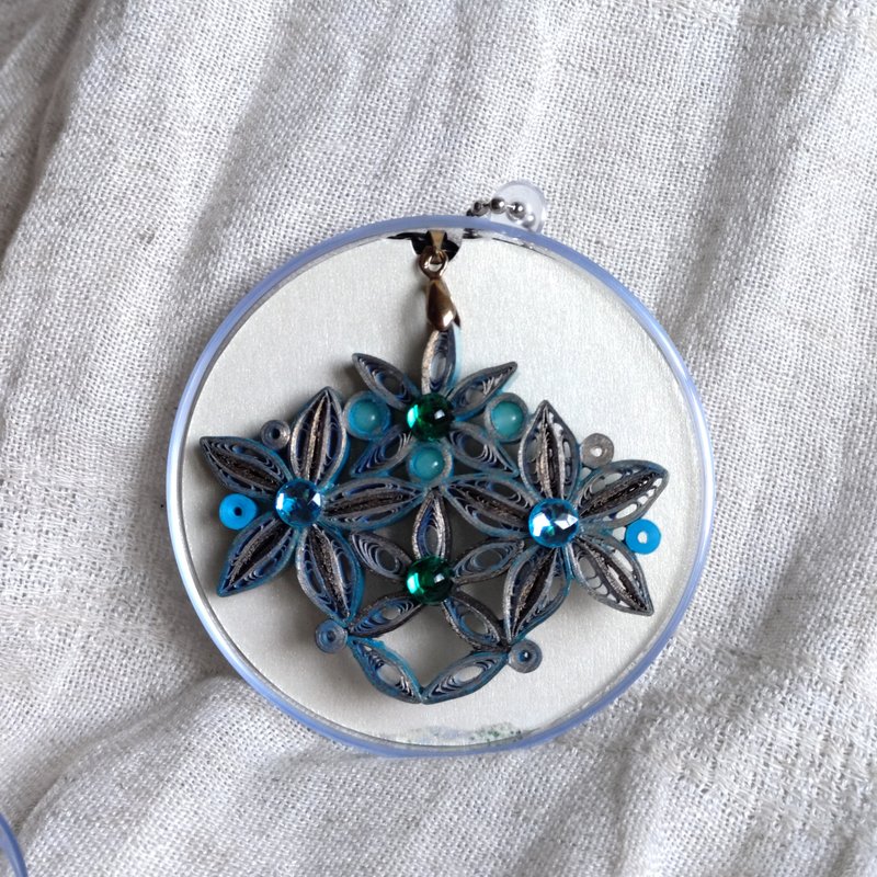 寬版藍底仿金花式捲紙珠飾古典風項鍊 - 項鍊 - 紙 藍色