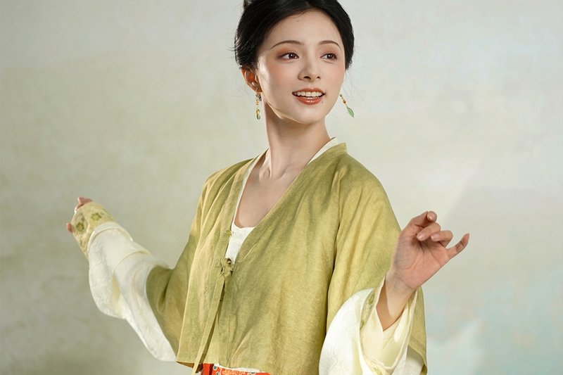 【鶯草】新中式復古 宣紙肌理短上衣 - 女上衣/長袖上衣 - 其他材質 多色