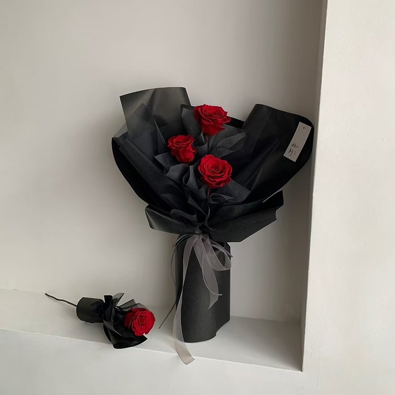 永生紅玫瑰花束 - 乾燥花/永生花 - 其他材質 紅色