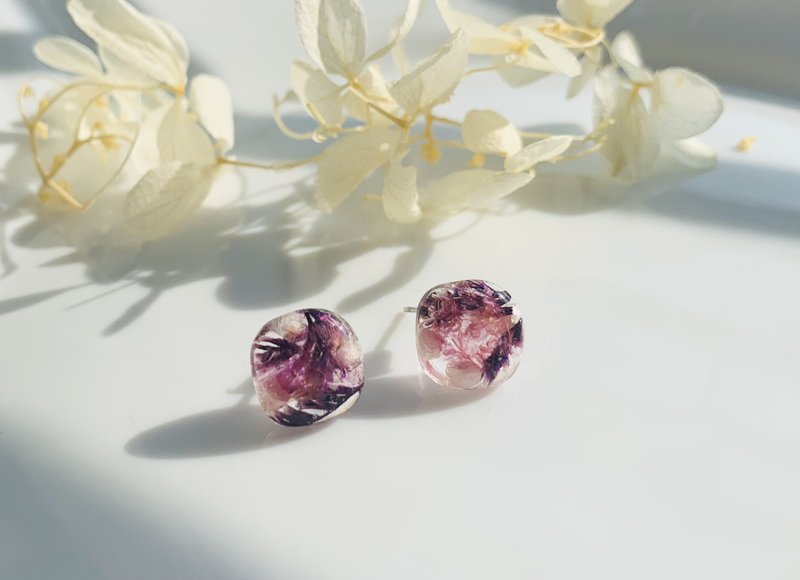 Embossed Resin Earrings | Preserved Flower Earrings | Dried Flower Earrings | Hand Made Earrings - ต่างหู - พืช/ดอกไม้ สีม่วง