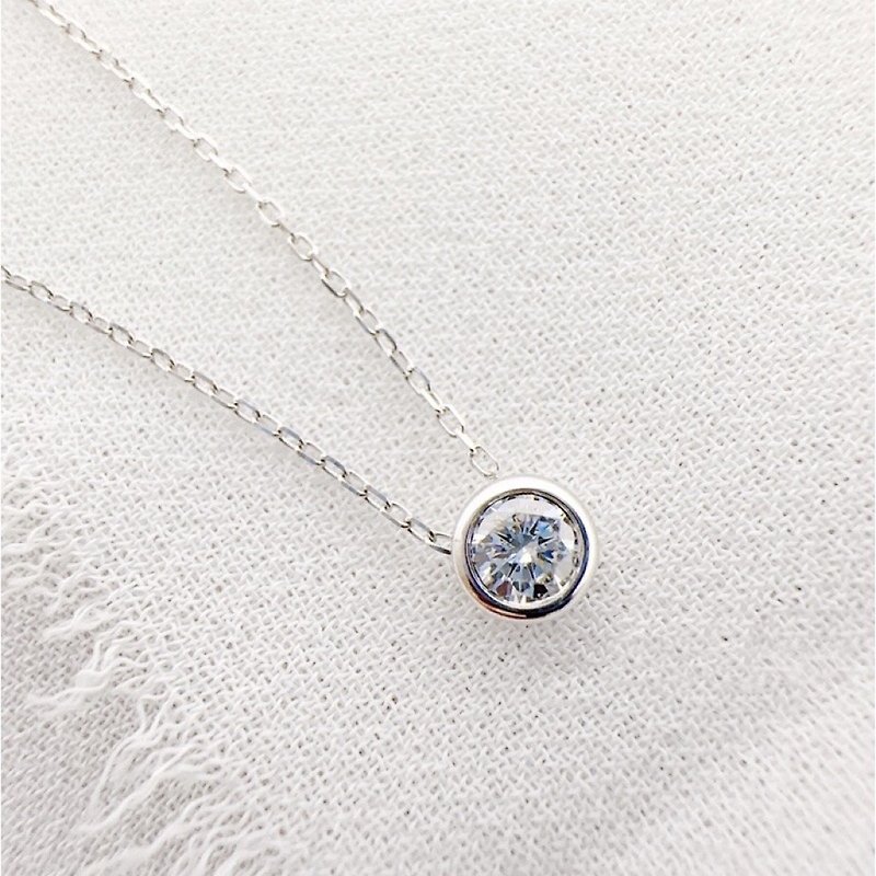 Aru Light Jewelry Miniature Jewelry 18k Gold White K Single Hearts and Arrows 10 Points Diamond Necklace - Necklaces - Diamond Gold