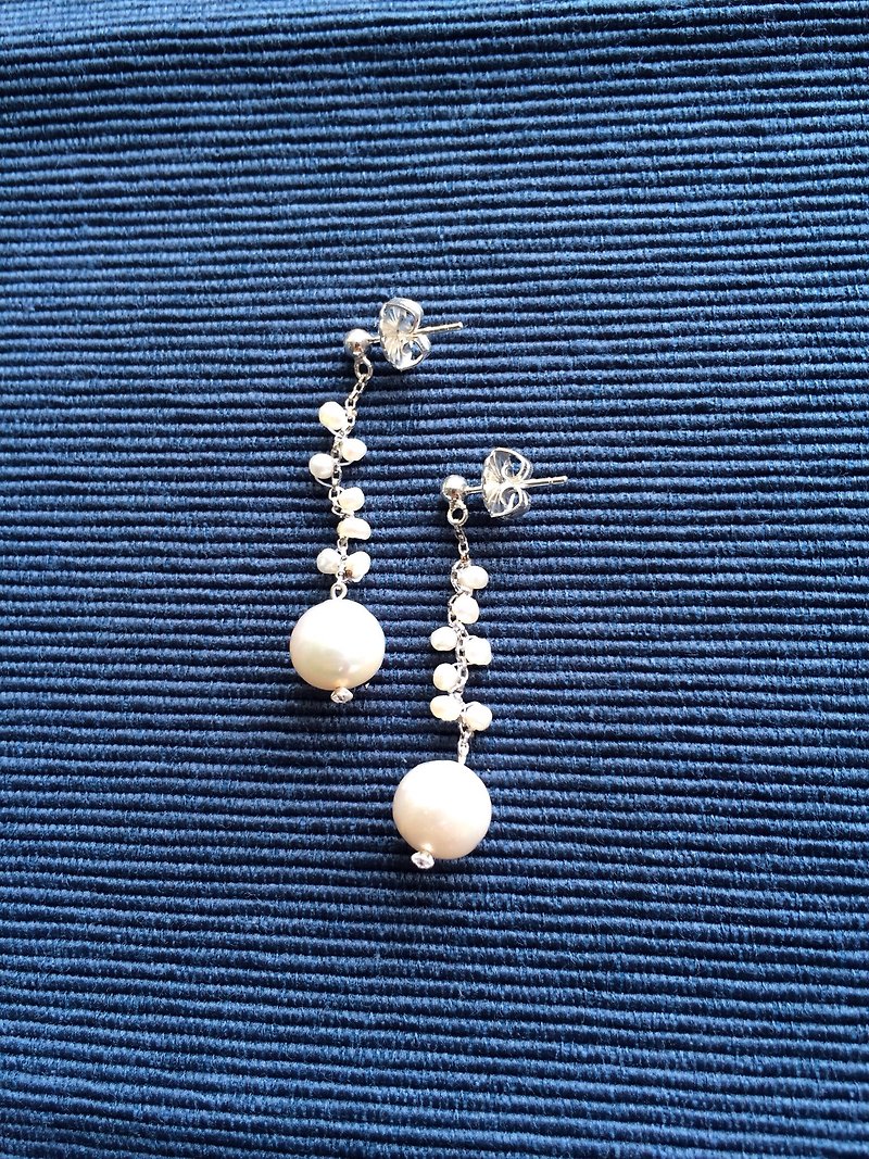 Self-designed 100% handmade 925 sterling silver rainy season series freshwater pearl earrings - Earrings & Clip-ons - Pearl White