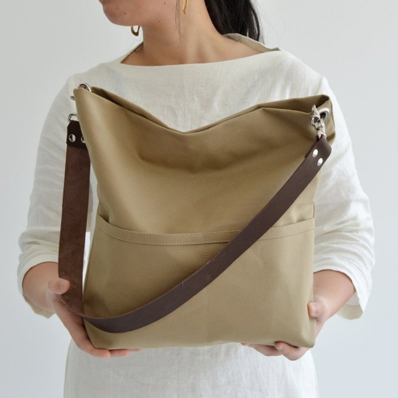 Hobo Tote Bag, Canvas Zipper tote, Shoulder bag with leather strap-Khaki - กระเป๋าแมสเซนเจอร์ - วัสดุอื่นๆ สีนำ้ตาล