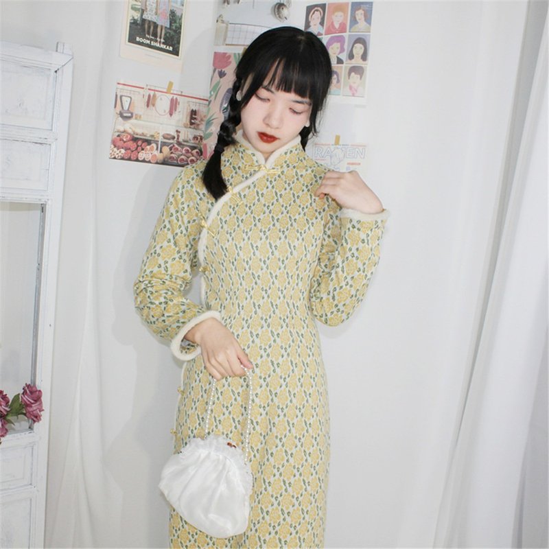 黃色碎花 兔毛裝飾斜襟開叉少女洋裝外套 新中式中秋春節改良旗袍 - 旗袍/改良式旗袍 - 聚酯纖維 黃色