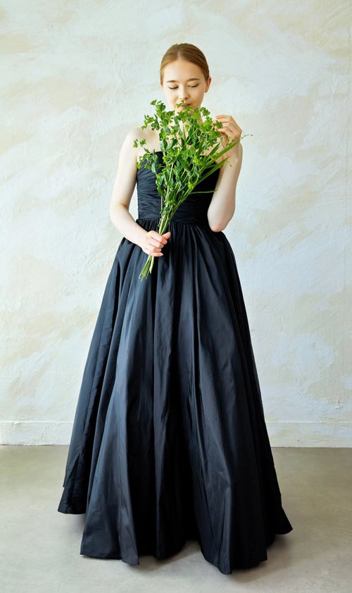 スカーレットタフタドレス - ショップ Dahlia Blanc ドレス - Pinkoi