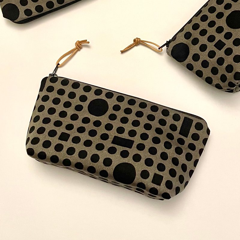 Dot Geometry. It can be used as a wallet, pencil bag, cosmetic bag and mobile phone. Inside bag. Japanese cloth - Toiletry Bags & Pouches - Cotton & Hemp Black