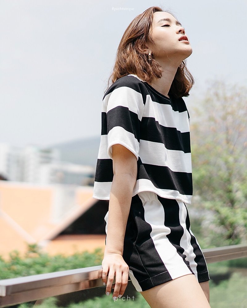 Crop top - stripe b/w - เสื้อผู้หญิง - ผ้าฝ้าย/ผ้าลินิน 