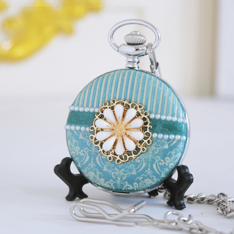 Victorian Style Pocket Watch-Decored W-Daisy crystal Ideal for Gifts