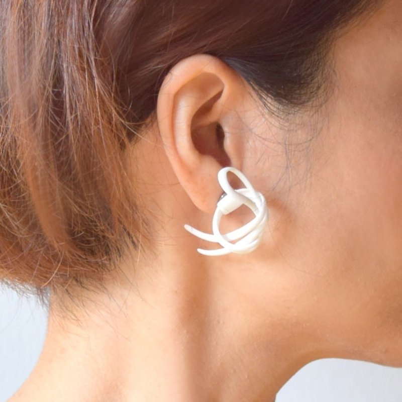 Twine Earrings 白 - 耳環/耳夾 - 塑膠 白色