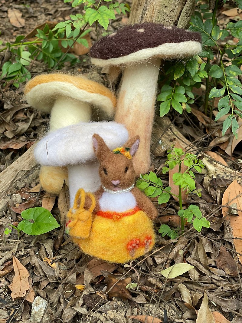 Mushroom Collection Wool Felt Mushroom Series Cute Bunny - ตุ๊กตา - ขนแกะ 
