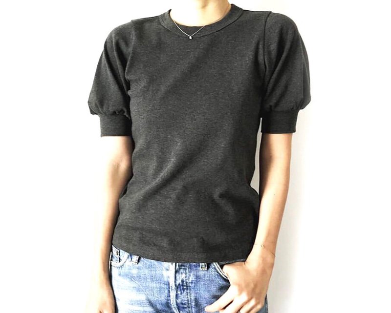形にこだわった 大人のギャザー袖Tシャツ - 女 T 恤 - 棉．麻 灰色