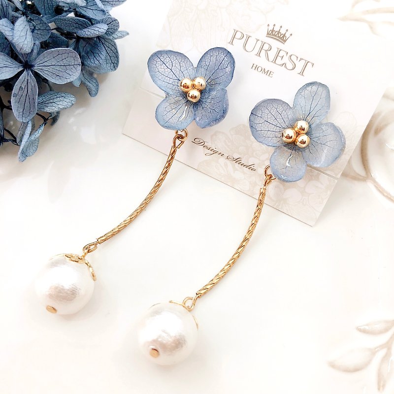 PUREST HOME Blue Hydrangea Goddess の Cotton Pearl Unwithered Flower (Detachable) Dangle Earrings/With Gift Box - Earrings & Clip-ons - Other Materials Blue