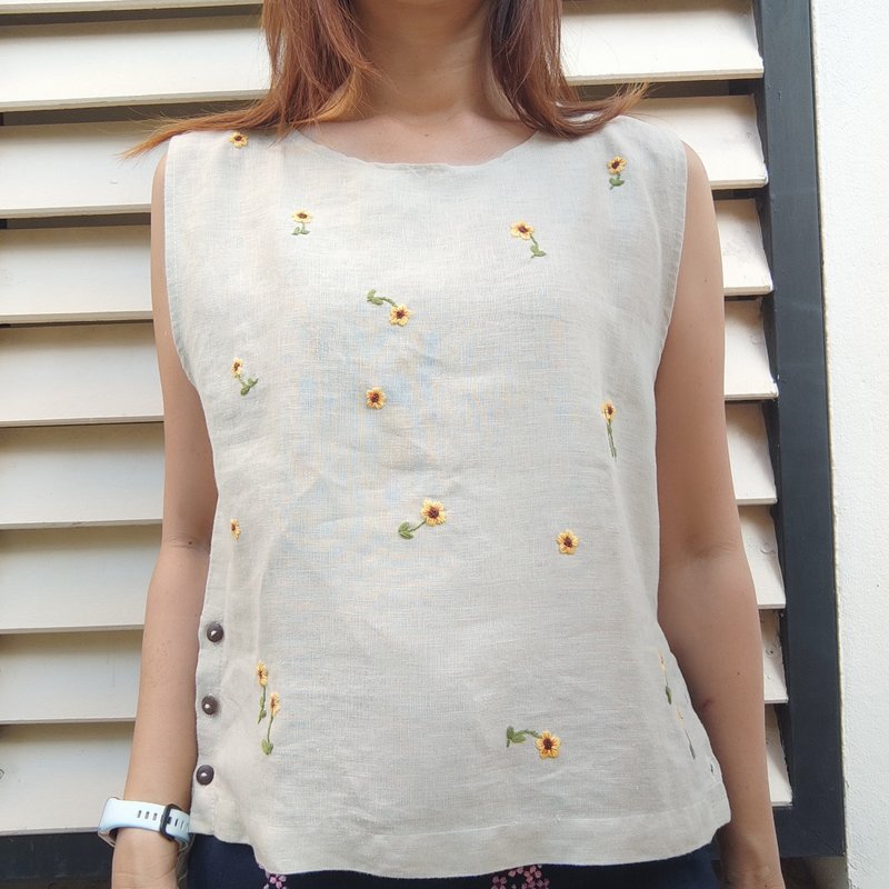 Marigold woman blouse with cute embroidery little flower all over - 女上衣/長袖上衣 - 棉．麻 卡其色