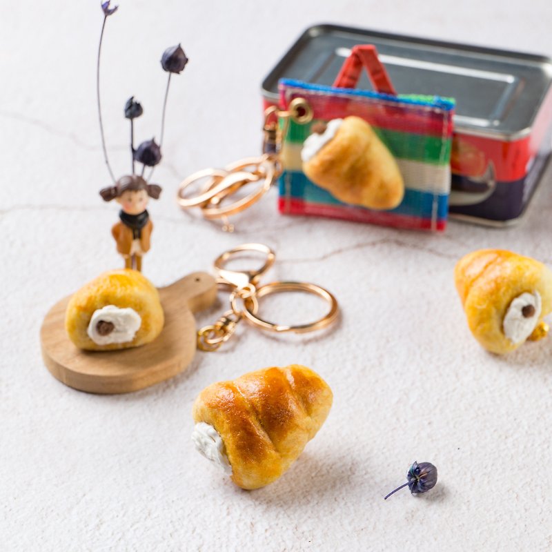 Realistic wool felt small spiral cream bread (magnet/pin/key ring/jelly bag) - ที่ห้อยกุญแจ - ขนแกะ สีทอง