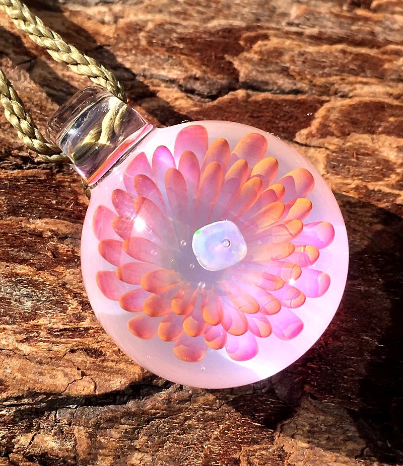 boroccus  With opal  Geometric pink flower  Glass pendant. - สร้อยคอ - แก้ว สึชมพู