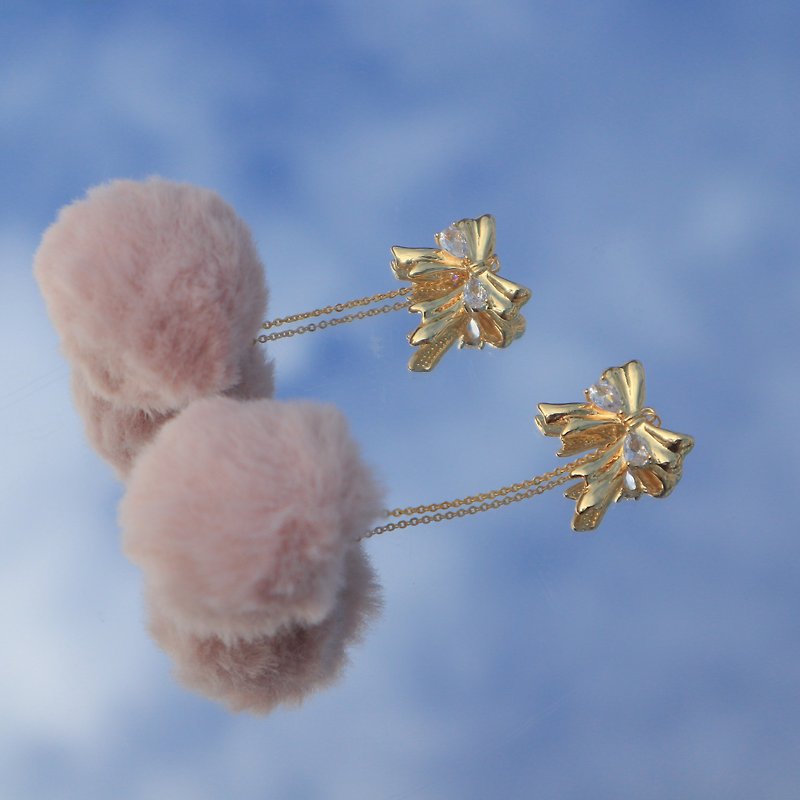 【Winter Series】 Bowknot fur ball earrings - Earrings & Clip-ons - Aluminum Alloy Pink
