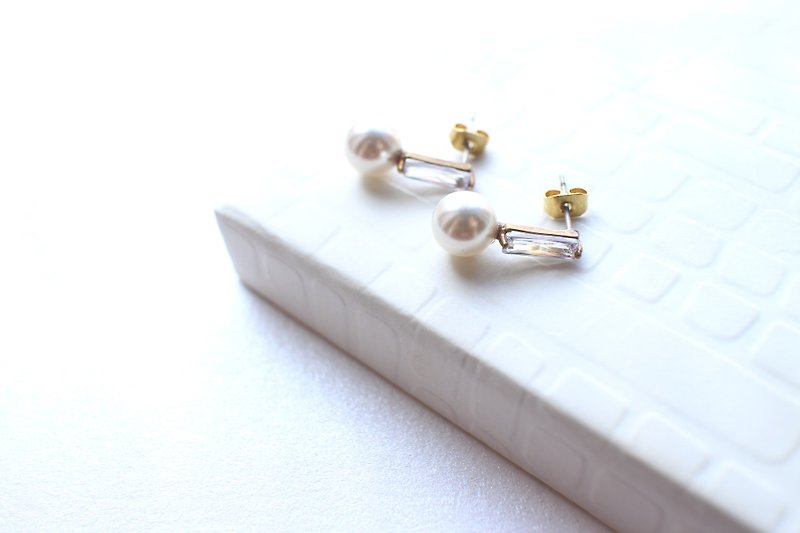 The moon light- Brass zircon earrings - Earrings & Clip-ons - Copper & Brass White
