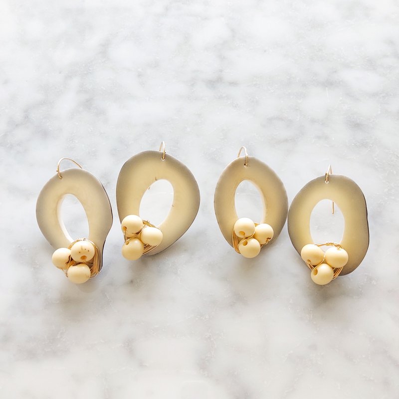 14kgf Ivory x Ivory Tagua Nuts pierced earring/earring - ต่างหู - วัสดุอีโค ขาว