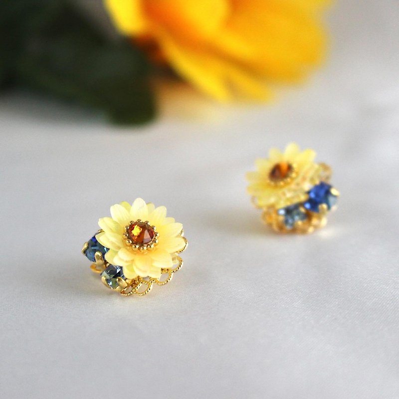 Sunflower and blue bijou earrings / Clip-On - ต่างหู - แก้ว สีเหลือง