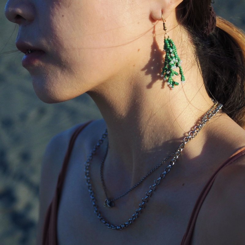 Beaded Coral Earrings | Coral Collection | Dark Green Coral | Gifts - ต่างหู - วัสดุอื่นๆ สีเขียว