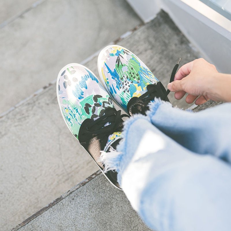 Outfit [Oxford Day] Forest and flower Japanese floral fabric. Splicing. Canvas shoes. Leather insoles. - Women's Casual Shoes - Cotton & Hemp Black