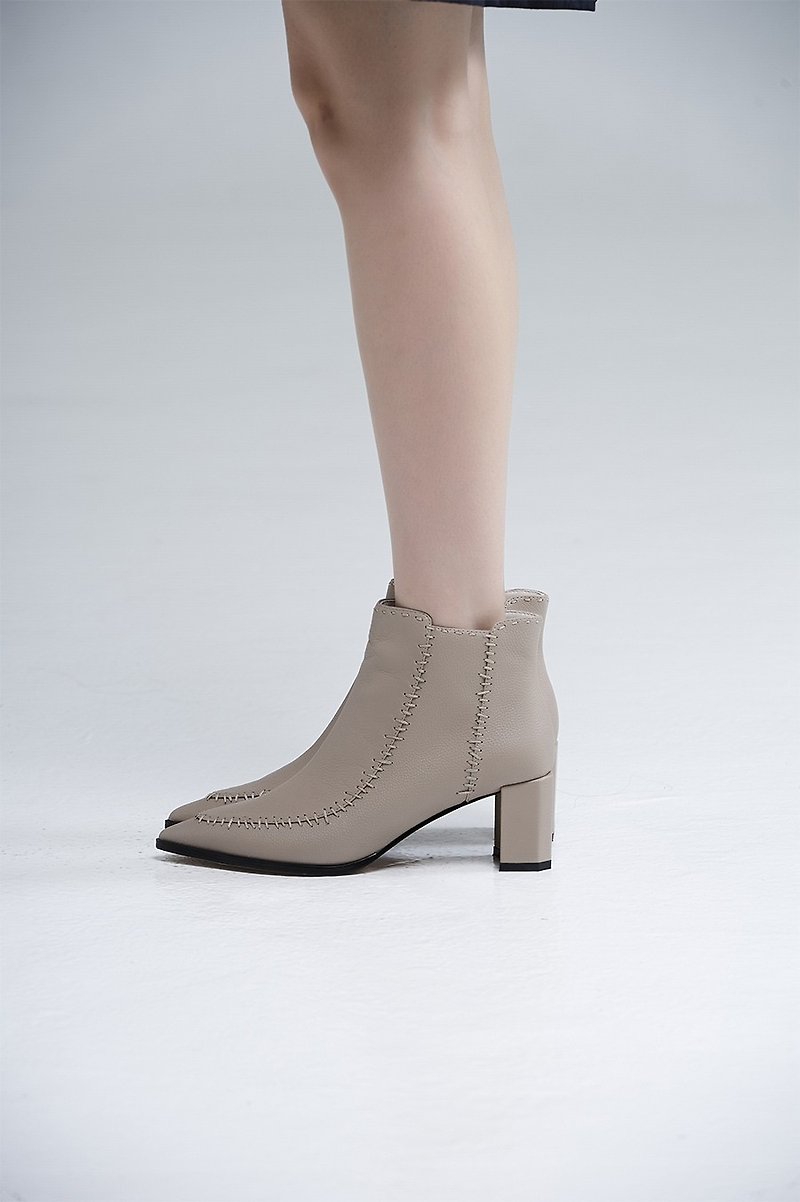 Suture three-dimensional hexagonal heel boots - รองเท้าหนังผู้หญิง - หนังแท้ สีกากี