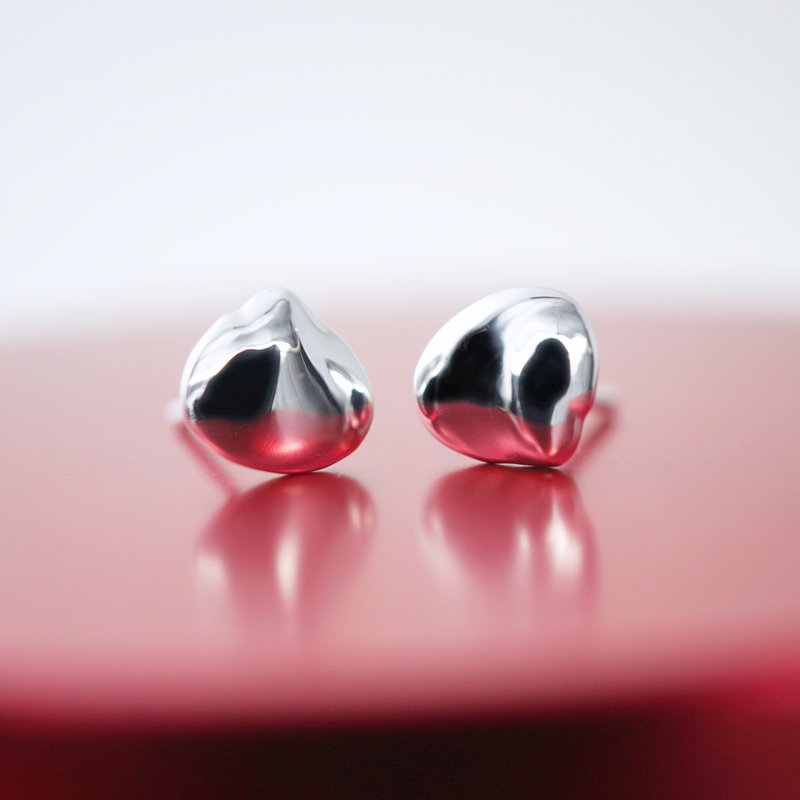 【換季特賣】925 Sterling Silver Minimalist Stud Seashell Earrings - Earrings & Clip-ons - Sterling Silver Silver