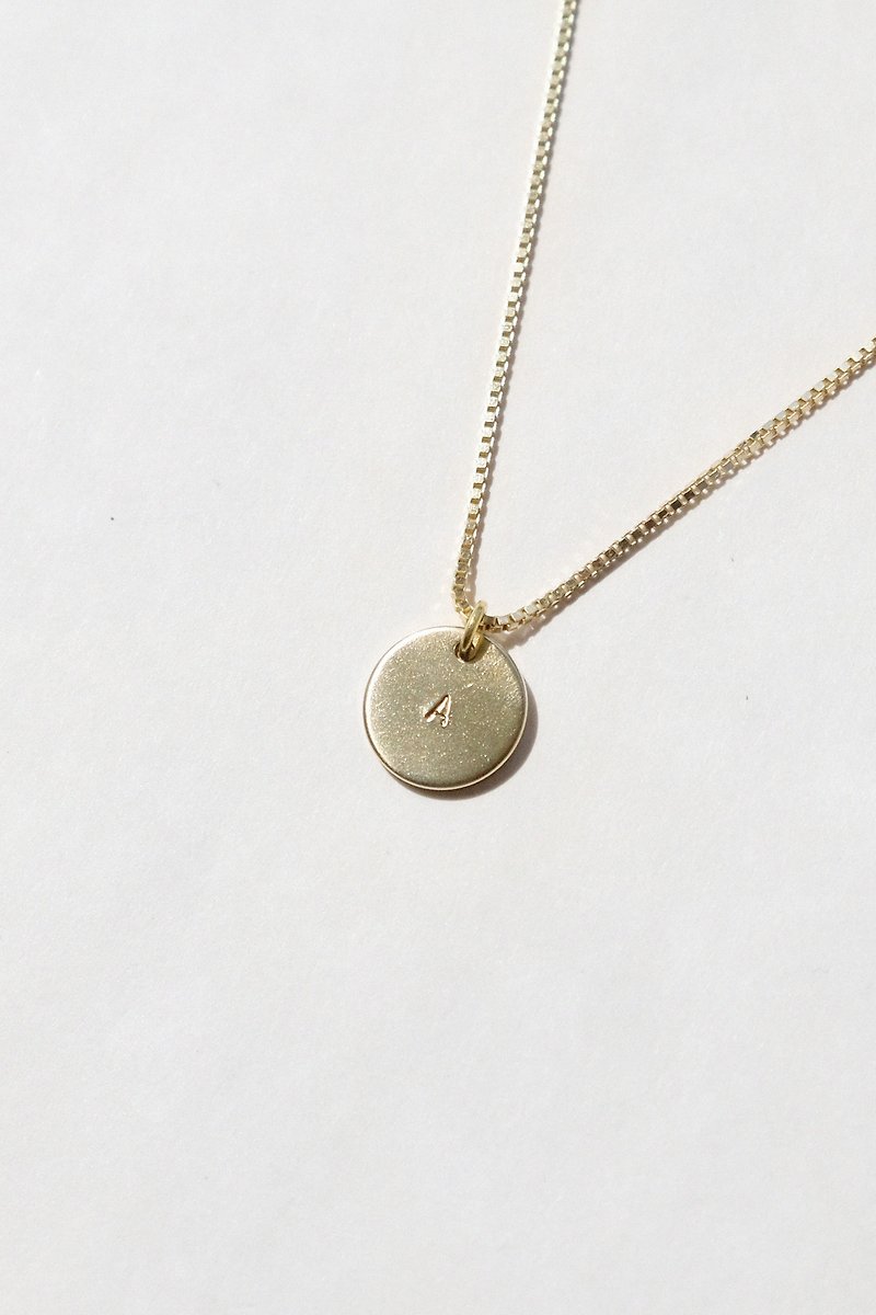 Customized Brass Alphabet Necklace-S 客製化黃銅字母項鍊-小 - 項鍊 - 銅/黃銅 金色