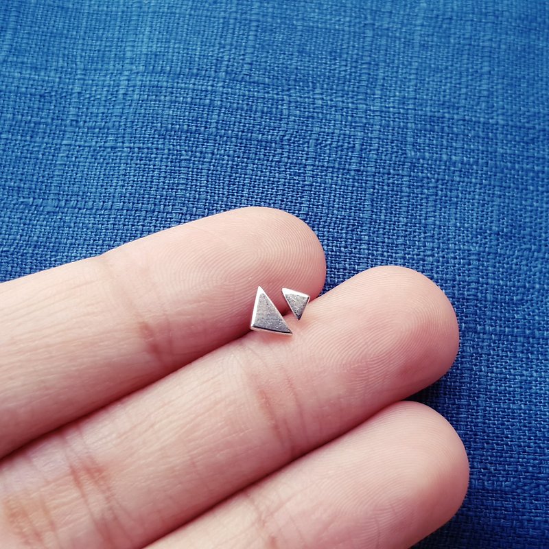 簡約大小三角形∣純銀手工耳環 - 耳環/耳夾 - 純銀 