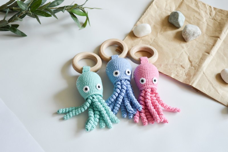 Octopus crochet rattle, baby octopus sea creatures, premature baby gift - ของเล่นเด็ก - ผ้าฝ้าย/ผ้าลินิน 