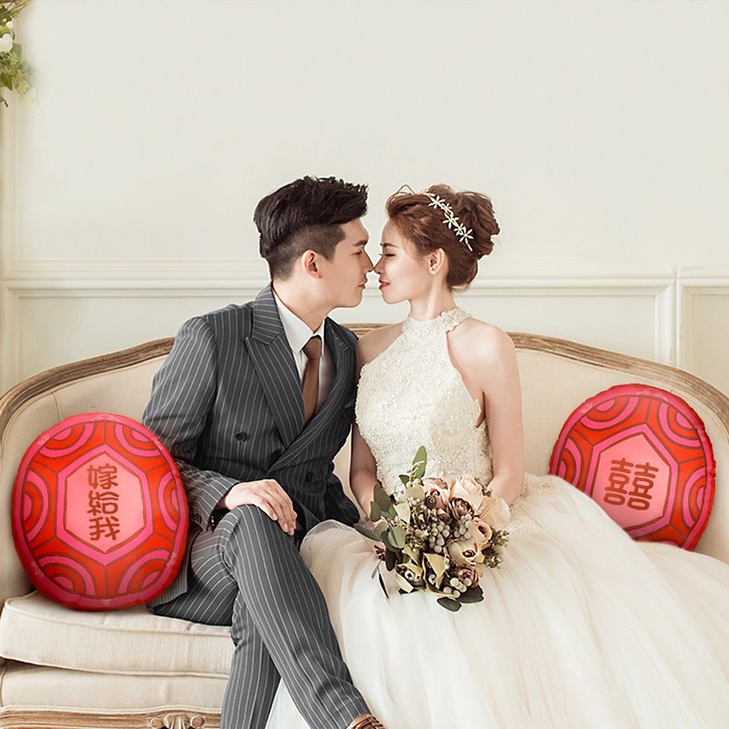 紅龜粿抱枕(客製化抱枕)婚禮小物-結婚禮物-開運祈福 - 枕頭/抱枕 - 其他材質 紅色