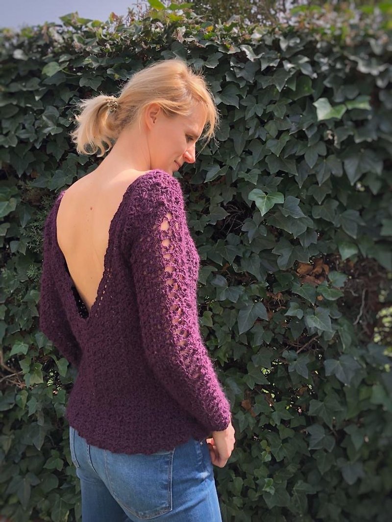 Handmade purple wool sweater with open back - สเวตเตอร์ผู้หญิง - ขนแกะ หลากหลายสี