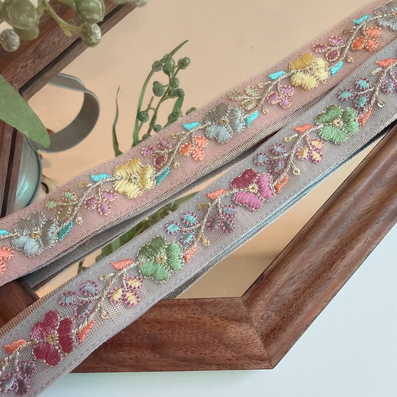 夢境花  刺繡手機背帶 可調節背帶 好煩小姐 - 手機配件 - 其他人造纖維 多色