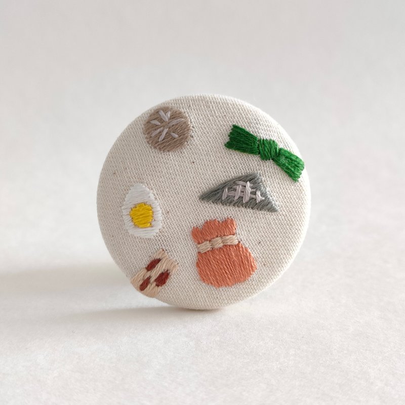 おでんの具刺繍ブローチ - 胸針 - 棉．麻 咖啡色