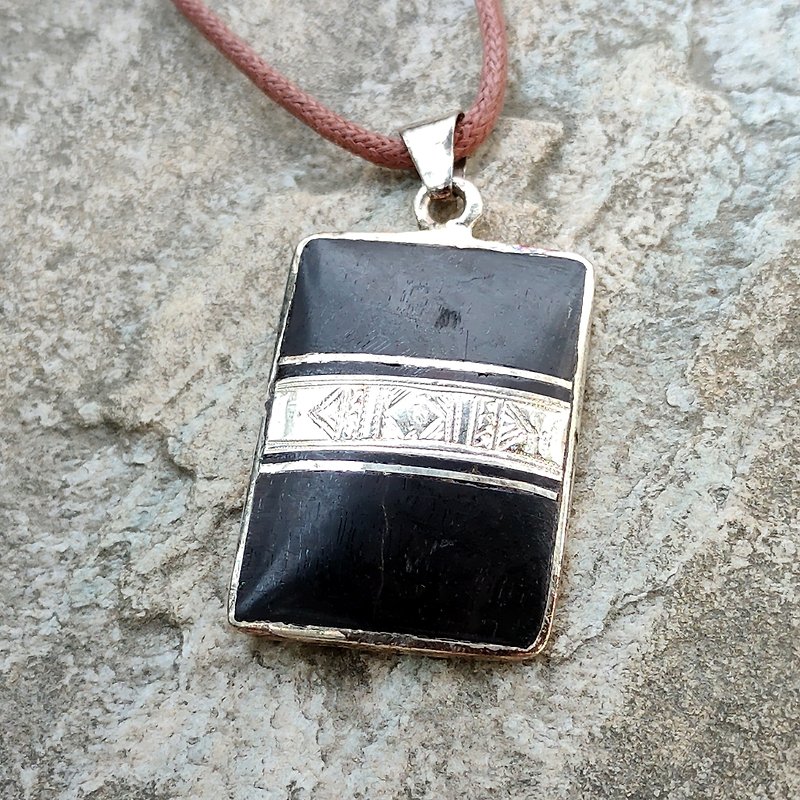 【Livre】Tuareg Silver Jewelry-African Desert Handicraft Art - Necklaces - Wood Black