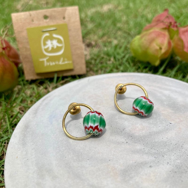 Laolin Groceries | Nepalese Glass Bead Hoop Earrings (Pin/ Clip) - ต่างหู - โลหะ สีทอง