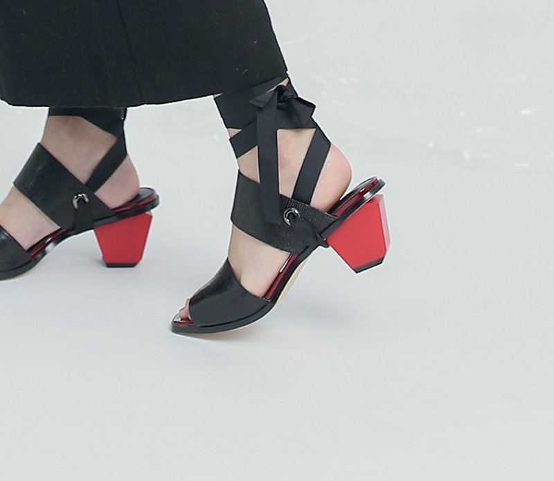 Ribbon wrapped two wear coarse leather sandals black and red with - รองเท้ารัดส้น - หนังแท้ สีดำ